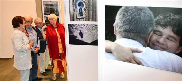 Zahlreiche Besucher waren in die Ausstellung gekommen.Fotos: RASCH