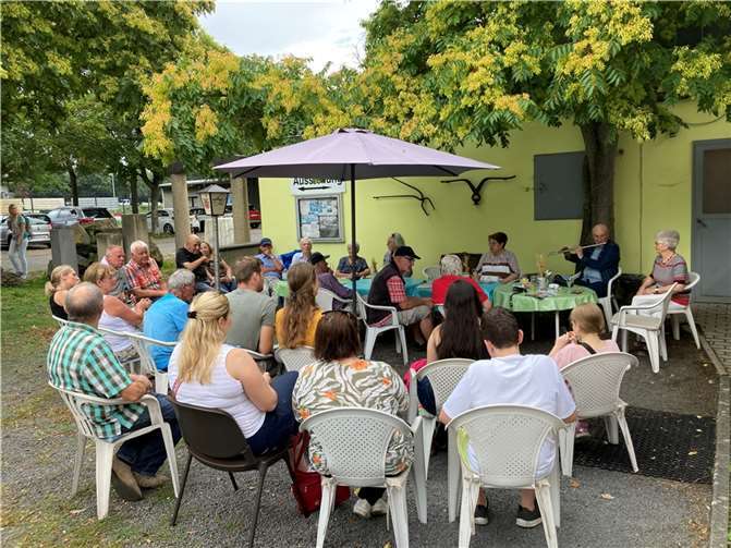 Zahlreiche Besucher waren zur Vernissage von Kurt Wicha erschienen. Foto: Kulturgemeinschaft Albertinum