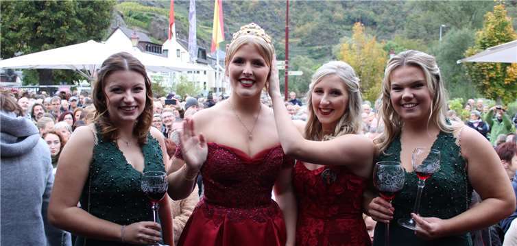 Zahlreiche Besucher wollten sich die Proklamation von Emily Bäcker (Zweite von links) nicht entgehen lassen.