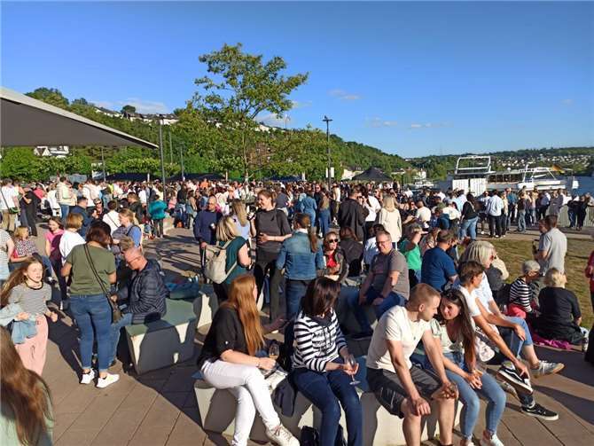 Zahlreiche Besucherinnen und Besucher genossen die Atmosphäre. Fotos: privat