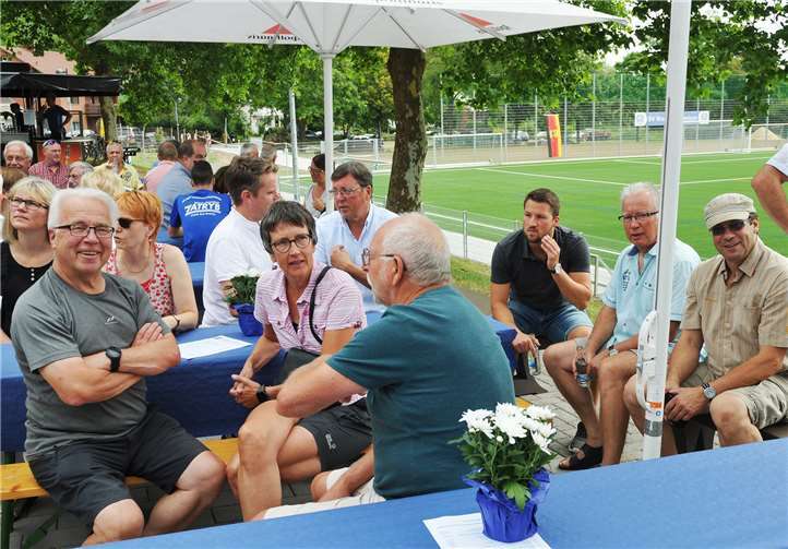 Zahlreiche Bürger kamen zur Einweihungsfeier. RASCH