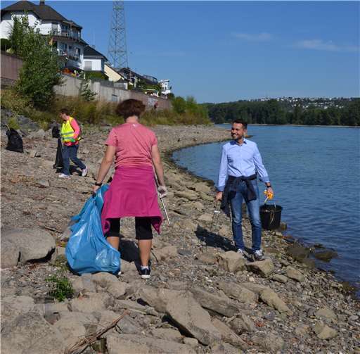 Zahlreiche Bürger waren zum Helfen gekommen.Foto: privat