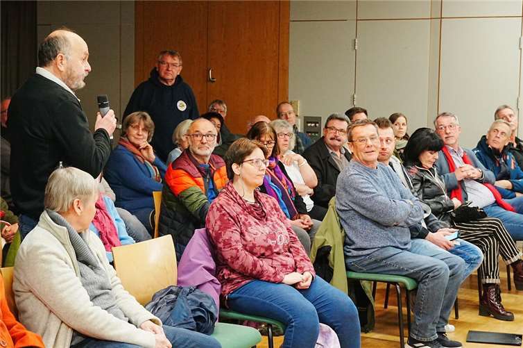 Zahlreiche Bürger/innen meldeten sich zu Wort, um sowohl Kritik zu äußern als auch konstruktive Vorschläge zu machen.