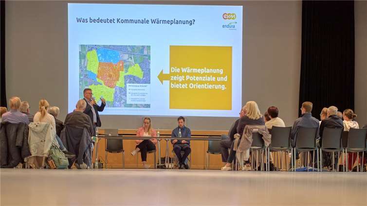 Zahlreiche Bürgerinnen und Bürger haben die Gelegenheit genutzt, sich in der Stadthalle aus erster Hand über die kommunale Wärmeplanung in Bendorf zu informieren. Fotos: Sascha Ditscher/evm-Gruppe