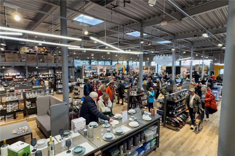 Zahlreiche Camper und Outdoor-Enthusiasten strömten auf das Gelände in Polch. Fotos: Niesmann Caravaning