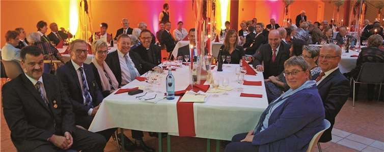 Zahlreiche Ehrengäste folgten der Einladung und feierten das Jubiläum des Leutnantsglied.