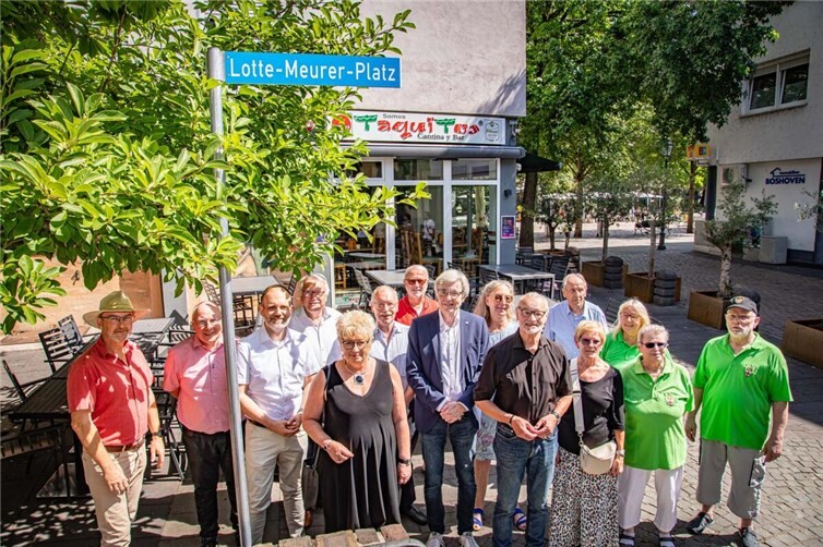 Zahlreiche Ehrengäste konnte zur Enthüllung begrüßt werden.