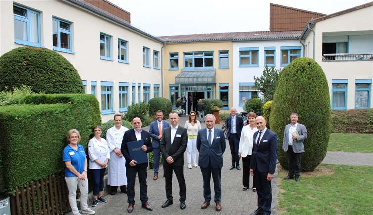 „Mut in schwierigen Zeiten“ Zahlreiche Ehrengäste überzeugten sich jüngst von den umfangreichen Modernisierungen in der Ahrtal-Jugendherberge. Fotos: DU