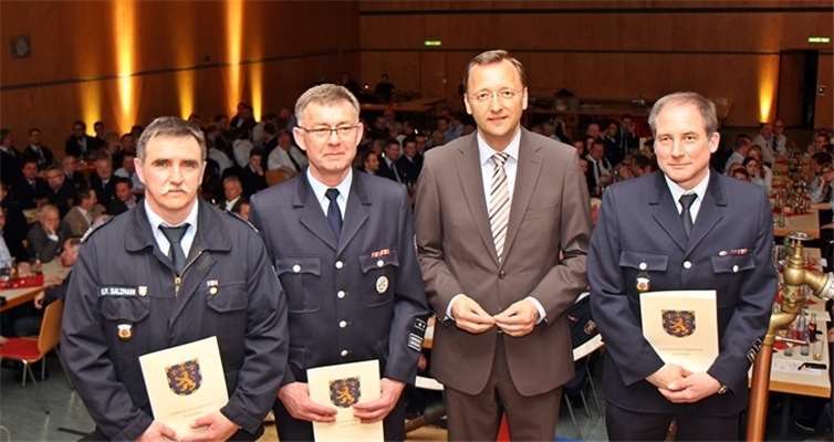 Zahlreiche Ehrungen fanden am Abend des Feuerwehrtages statt. -WW- Willi Willig