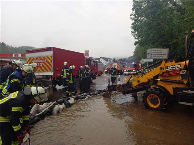 Zahlreiche Einheiten waren im Einsatz.  Fotos: Feuerwehr VG Rengsdorf-Waldbreitbach