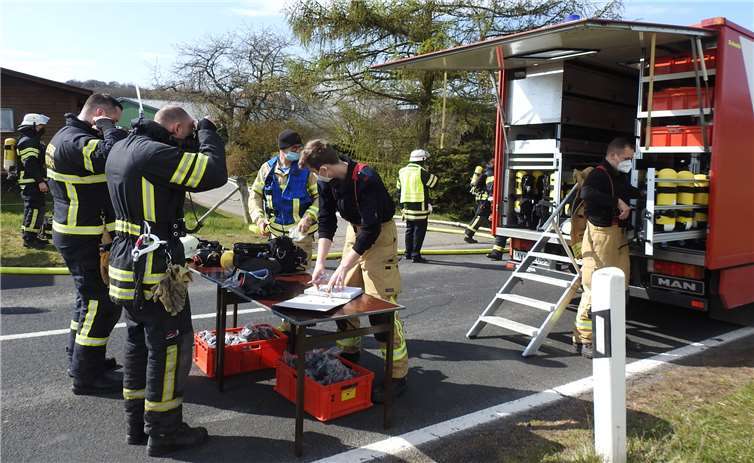 Zahlreiche Einsatzkräfte waren im Einsatz.