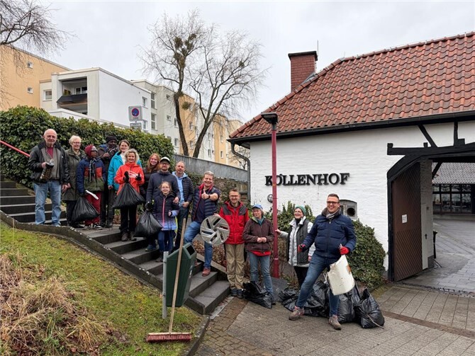 Zahlreiche Engagierte bei der Müllsammelaktion.  Foto: privat