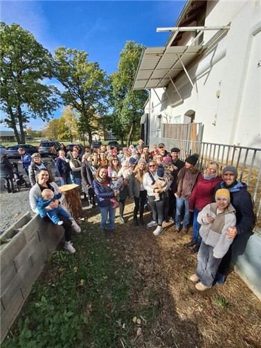 Zahlreiche Familien, Freunde und Unterstützer kamen zusammen, um gemeinsam zu feiern.  Foto: privat