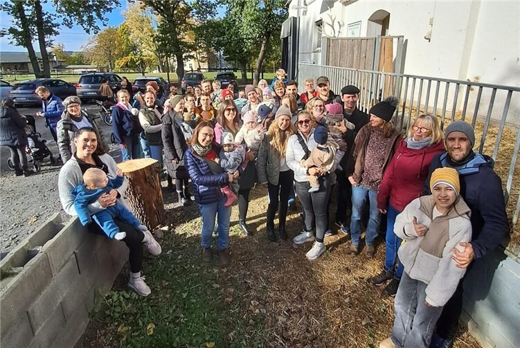 Zahlreiche Familien, Freunde und Unterstützer kamen zusammen, um gemeinsam zu feiern.  Foto: privat