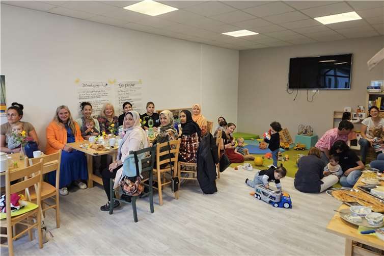 Zahlreiche Familien aus verschiedenen Nationen nahmen das Angebot in Münstermaifeld gerne an. Foto: Isabel Schönig