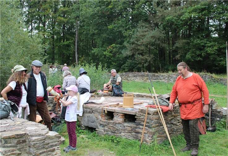 Zahlreiche Familien nutzten den Erlebnistag Eisen zu einem Ausflug in den Ahrweiler Stadtwald.  Fotos: DU