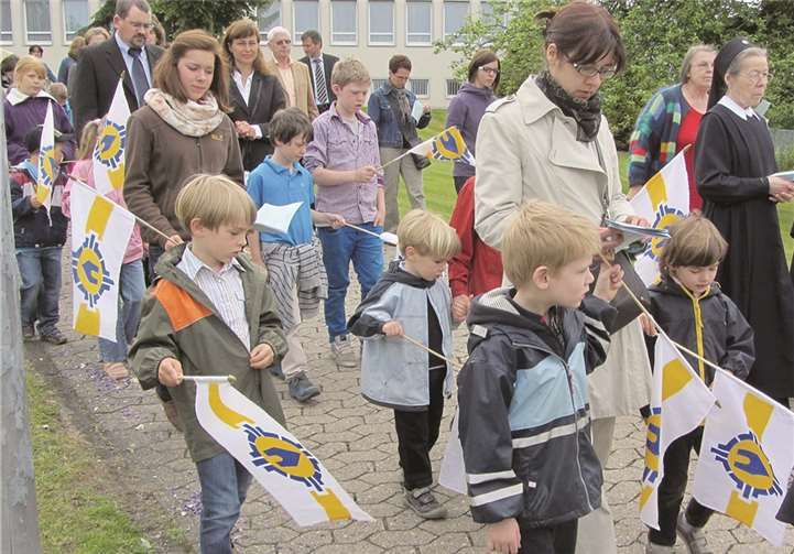 Zahlreiche Familien sind mit dabei.