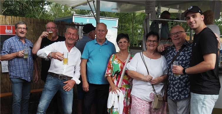 Zahlreiche Fans des Mayener Männerballetts.