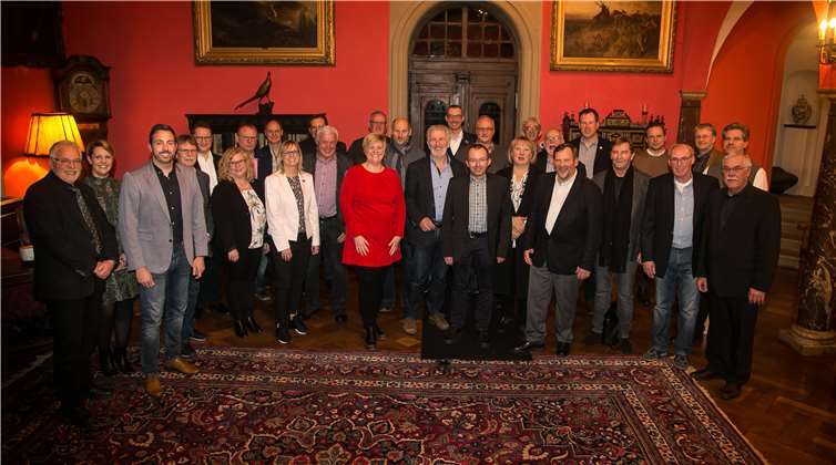 Zahlreiche Freie Wähler aus dem Kreis Mayen-Koblenz waren der Einladung der FWG MYK gefolgt und tauschten sich beim Neujahrsempfang auf Schloss Burg Namedy aus.Copyright: FWG MYK/Peter Riege