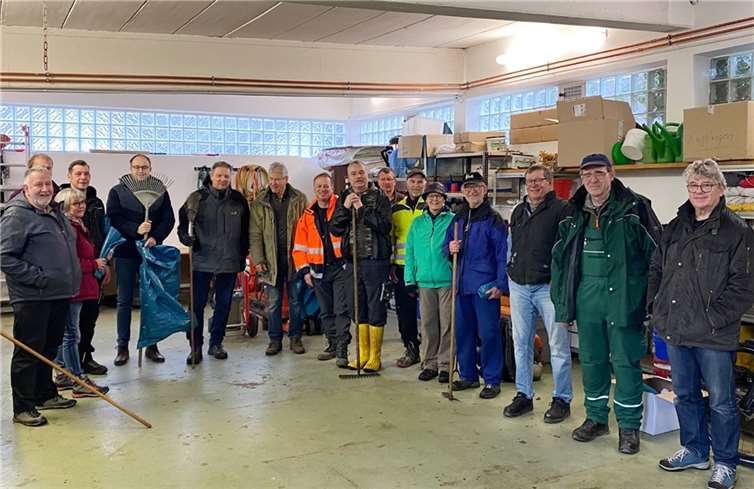 Zahlreiche Freiwillige beteiligten sich.