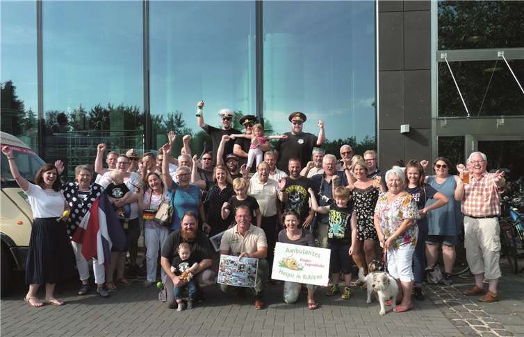 Zahlreiche Freunde, Bekannte und Verwandte bereiteten dem Team der Prinzengarde einen herzlichen Empfang.