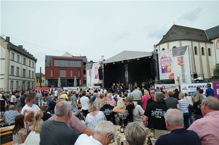 Zahlreiche Gäste besuchten das beliebte Festival auf dem historischen Marktplatz.