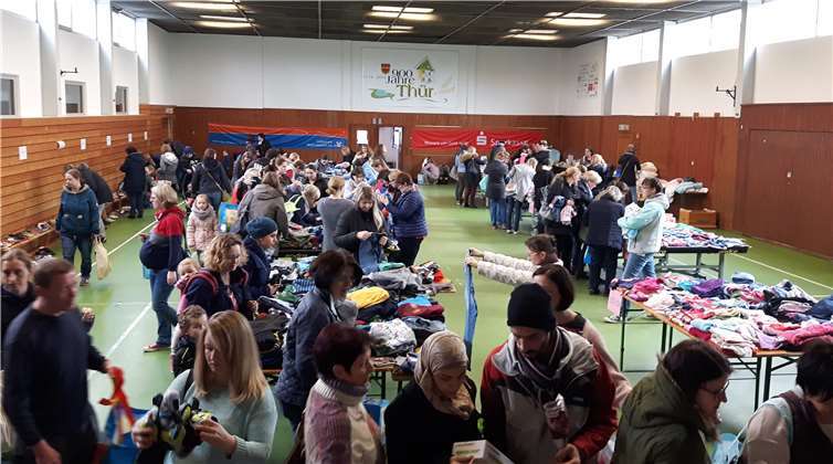 Zahlreiche Gäste besuchten den Frühlingsbasar in der Mehrzweckhalle. privat