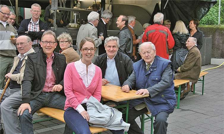 Zahlreiche Gäste, darunter auch Erwin Rüddel und Ellen Demuth, nahmen am Familientag der CDU Leubsdorf teil.privat