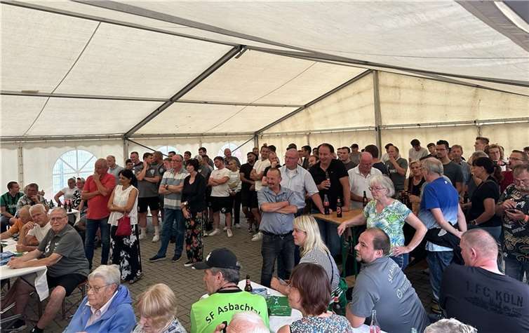 Zahlreiche Gäste füllten das Zelt anlässlich des Sommerfestes.  Fotos: privat
