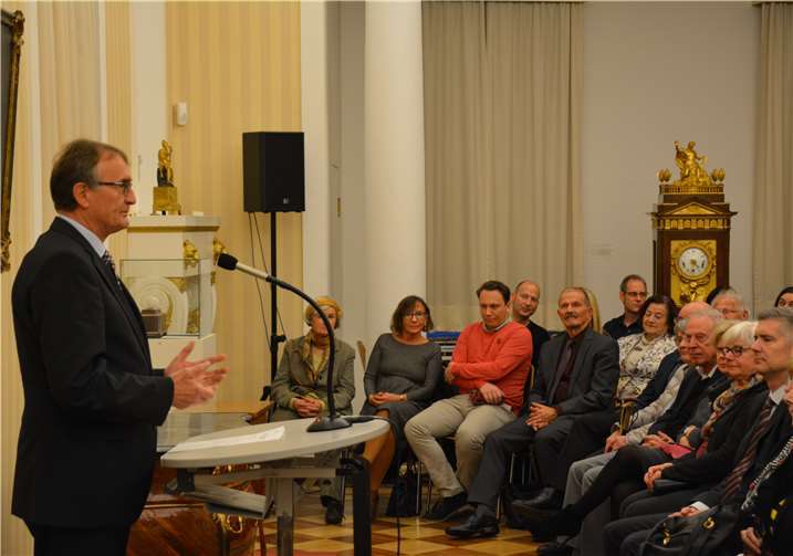 Zahlreiche Gäste kamen zur Ausstellungeröffnung. Thomas Höfner, Roentgen-Museum Neuwied