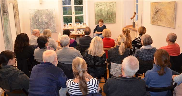 Zahlreiche Gäste kamen zur Lesung ins Schlösschen.privat