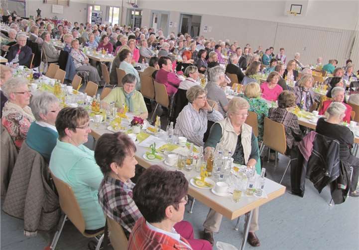 Zahlreiche Gäste konnte die Vorsitzende Hella Holschbach in der Sport- und Mehrzweckhalle in Urbach begrüßen.  privat
