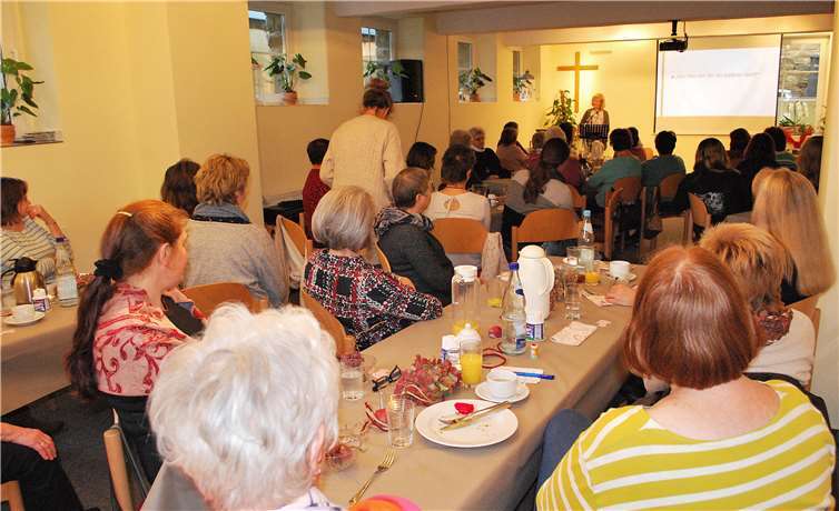 Zahlreiche Gäste lauschten gespannt dem Vortrag von Naomi Schäfer-Long. Foto: privat