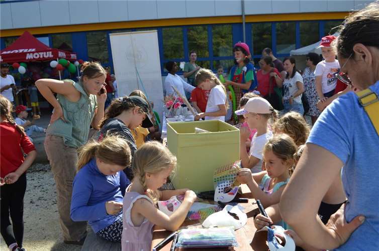 Zahlreiche Gäste ließen sich die Präsentation der vielen Vereine nicht entgehen.  Fotos: AB