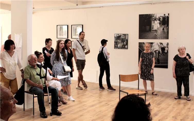 Zahlreiche Gäste ließen sich die Vernissage nicht entgehen.Fotos: DL