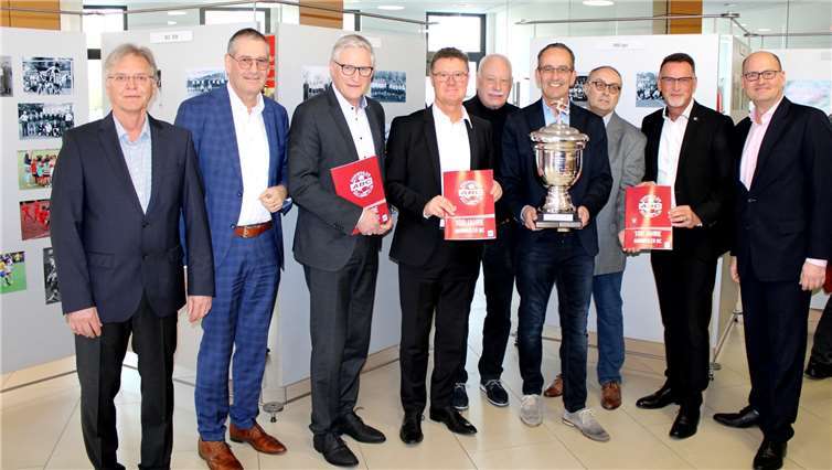 Zahlreiche Gäste und Ehrengäste waren zur Ausstellungseröffnung gekommen. Fotos: DU