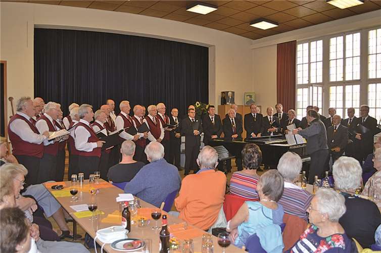 Zahlreiche Gäste waren der Einladung in den Saal des Evangelischen Gemeindehauses gefolgt. AB