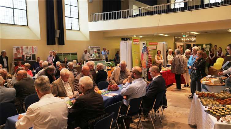 Zahlreiche Gäste waren der Einladung zum Seniorentag in der Linzer Stadthalle gefolgt.Fotos: Verbandsgemeinde Linz