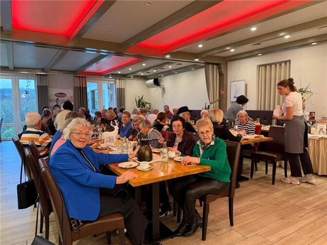 Zahlreiche Gäste waren zu dem weihnachtlichen Beisammensein erschienen.  Fotos: Michael Stüber