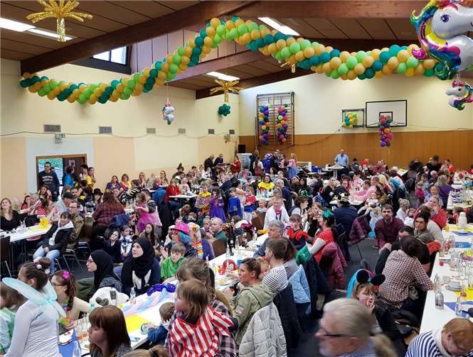 Zahlreiche Gäste waren zum Kinderkarneval nach Fachbach gekommen.Privat