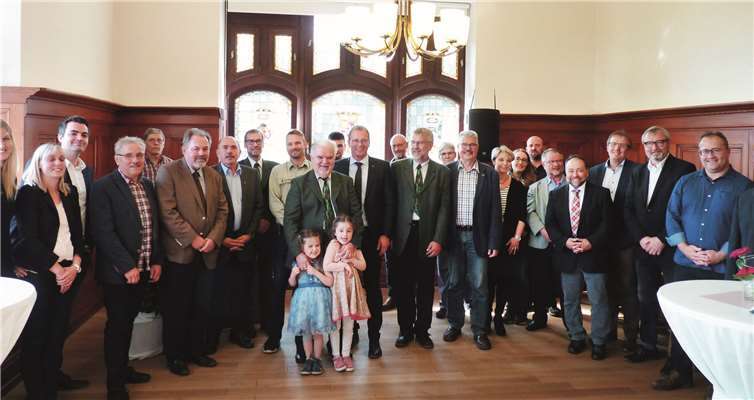 Zahlreiche Gäste waren zur Verabschiedung des allseits beliebten Revierförsters in den Wappensaal der Verbandsgemeinde Mendig gekommen. Fotos: -FRE-