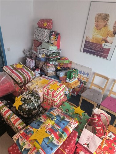 Zahlreiche Geschenke für bedürftige Kinder.  Foto: privat