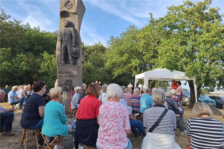 Zahlreiche Gläubige nahmen an der Freilichtmesse der St.-Matthias-Bruderschaft Mayen an der Jakobussäule teil.