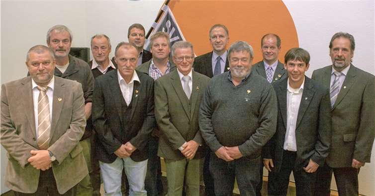 Zahlreiche Goldene und Silberne Ehrennadel gab es für die langjährigen Mitglieder beim Festkommers anlässlich des 90-jährigen Bestehens des SV „Rheinwacht“ Fritzdorf.  