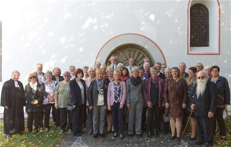 Zahlreiche Goldjubilare waren zur evangelischen Kirche in Anhausen gekommen. privat