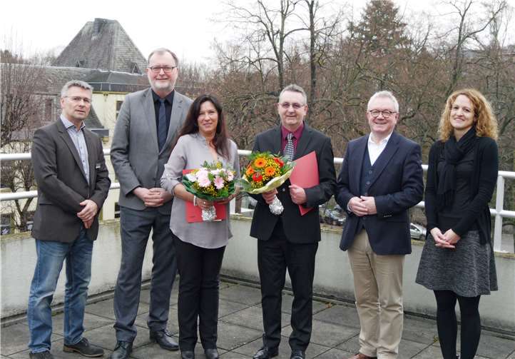 Zahlreiche Gratulanten waren gekommen, um den Jubilaren bei der Agentur für Arbeit zu gratulieren. Von links: Ulrich Debus (Teamleiter Arbeitgeberservice), Karl-Ernst Starfeld, Bärbel Giesler, Dirk Grünewald, Alois Müller, Jasmin Ballweg (Personalrat Jobcenter Neuwied.privat