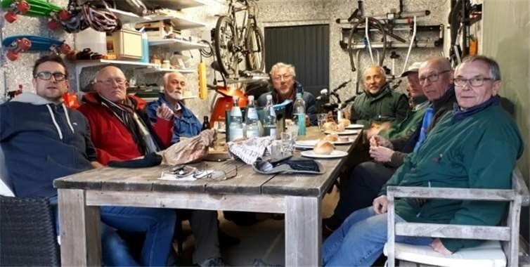 Zahlreiche Helfer beteiligten sich an der Säuberungsaktion. privat