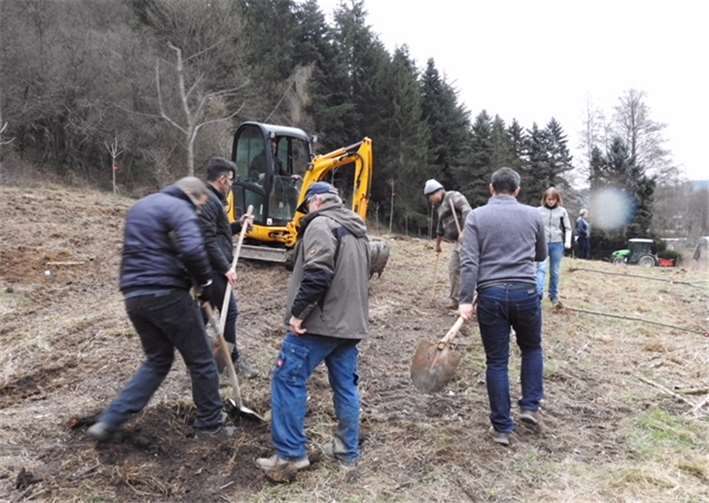 Zahlreiche Helfer packten fleißig mit an.