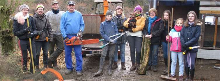 Zahlreiche Helfer säuberten den Bereich um den Schwanenteich. Privat
