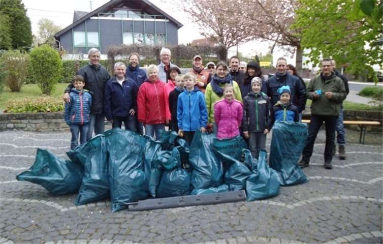 Zahlreiche Helfer sorgten für ein „Sauberes Simmern“. privat